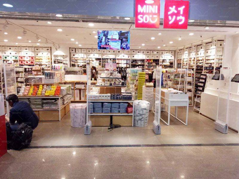 MINISO boutique installs CuboM AM7806 ostium securitatis